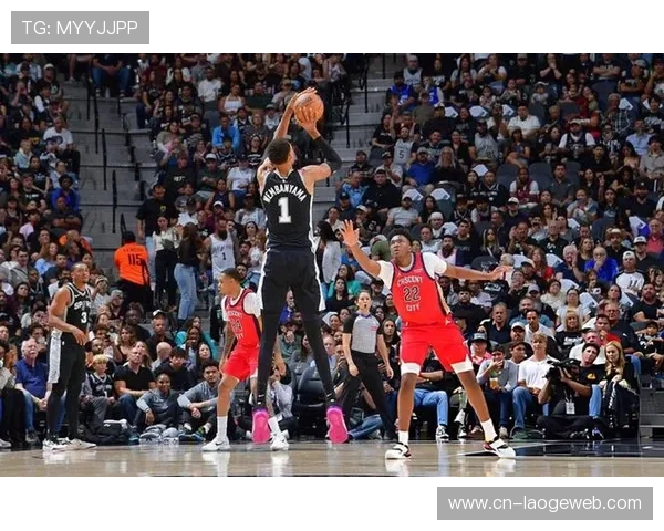 马刺福克斯引领小球体系，文班亚马回归未打破球队节奏